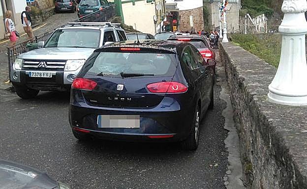Los vecinos de Lastres reclaman más aparcamientos para acabar con el caos circulatorio