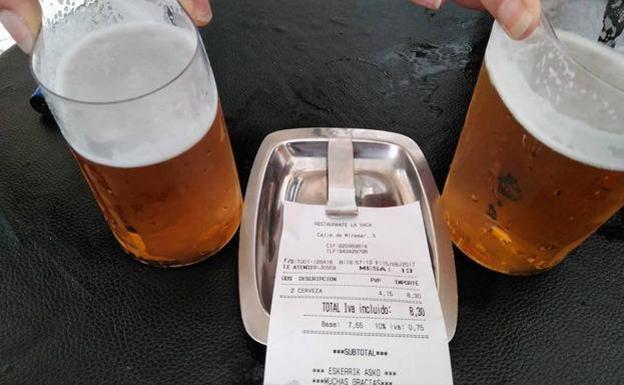 Sablazo por dos cervezas en un bar de San Sebastián