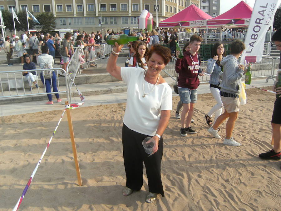 ¿Estuviste en el récord de escanciado simultáneo de 2017? ¡Búscate! (5)