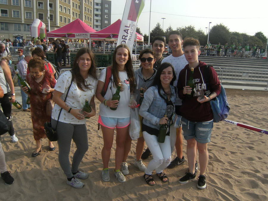 ¿Estuviste en el récord de escanciado simultáneo de 2017? ¡Búscate! (5)