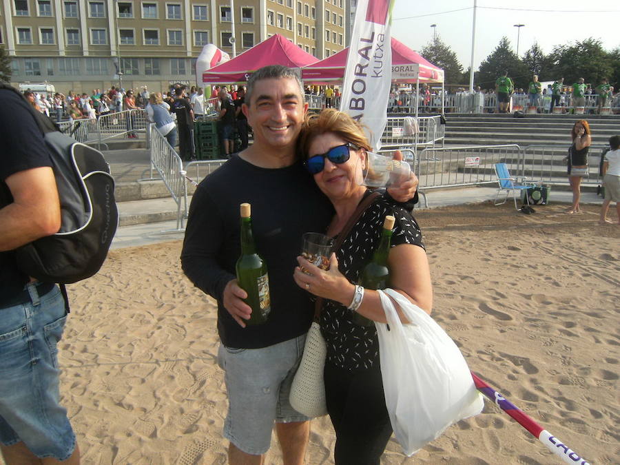 ¿Estuviste en el récord de escanciado simultáneo de 2017? ¡Búscate! (5)