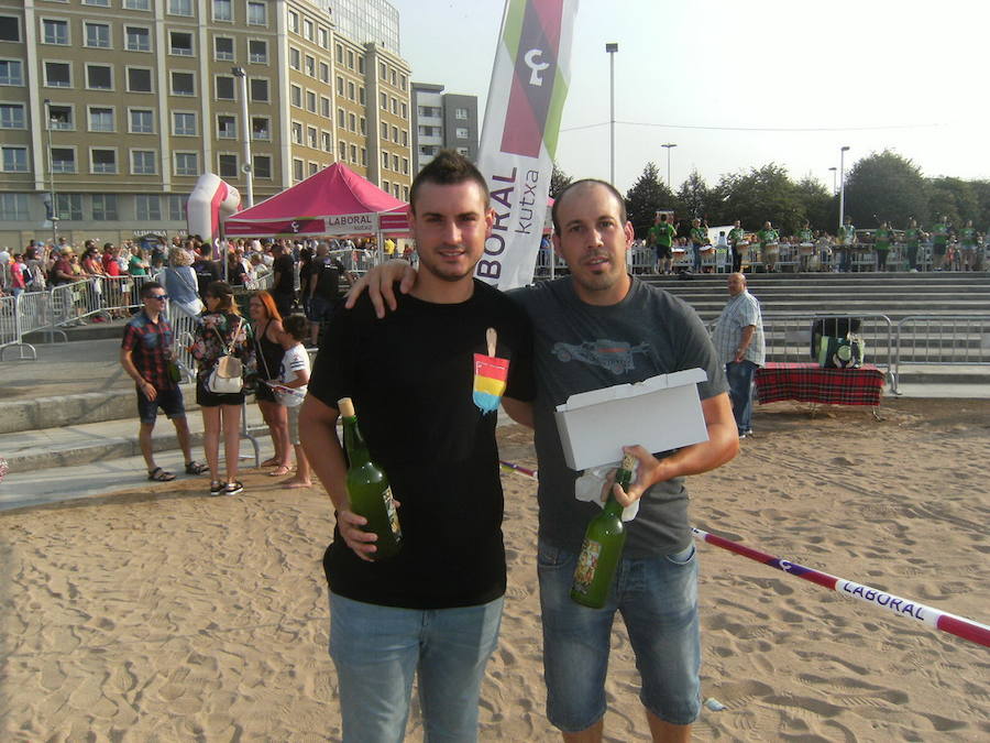 ¿Estuviste en el récord de escanciado simultáneo de 2017? ¡Búscate! (5)