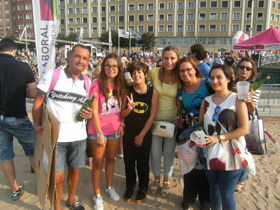 ¿Estuviste en el récord de escanciado simultáneo de 2017? ¡Búscate! (5)