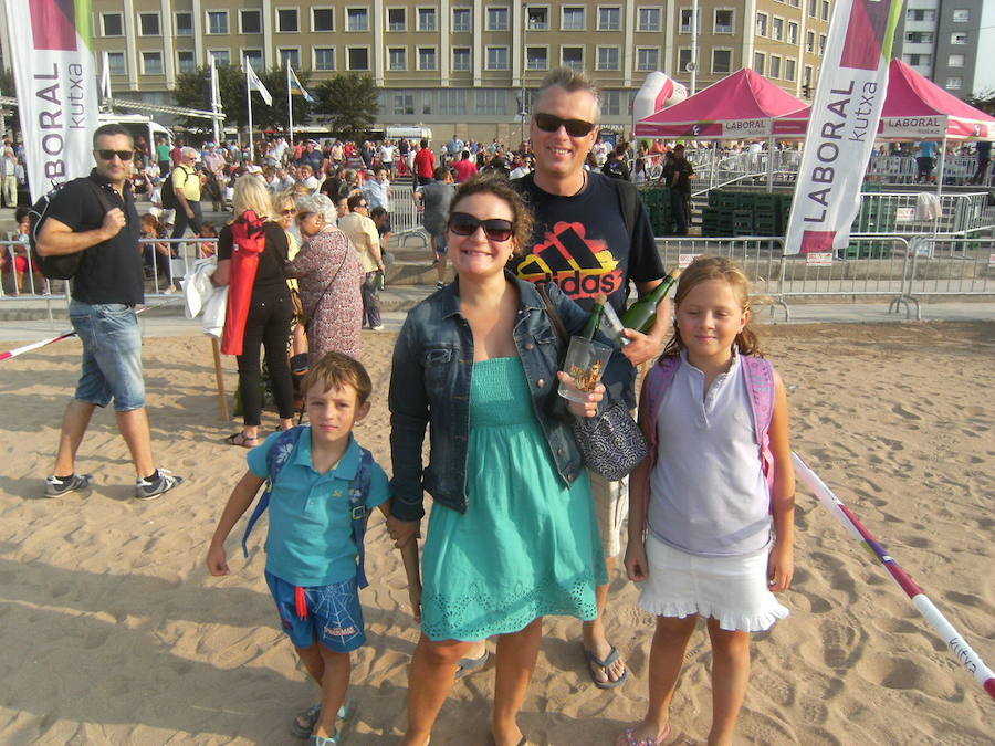 ¿Estuviste en el récord de escanciado simultáneo de 2017? ¡Búscate! (5)