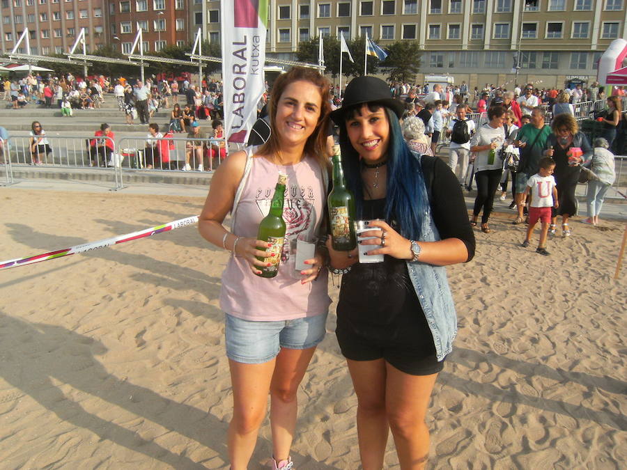 ¿Estuviste en el récord de escanciado simultáneo de 2017? ¡Búscate! (5)