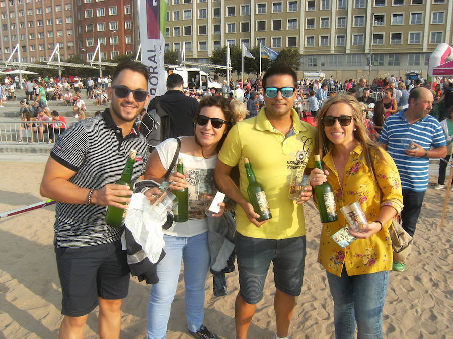 ¿Estuviste en el récord de escanciado simultáneo de 2017? ¡Búscate! (5)