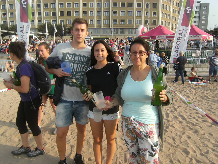 ¿Estuviste en el récord de escanciado simultáneo de 2017? ¡Búscate! (5)