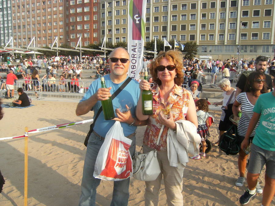 ¿Estuviste en el récord de escanciado simultáneo de 2017? ¡Búscate! (5)