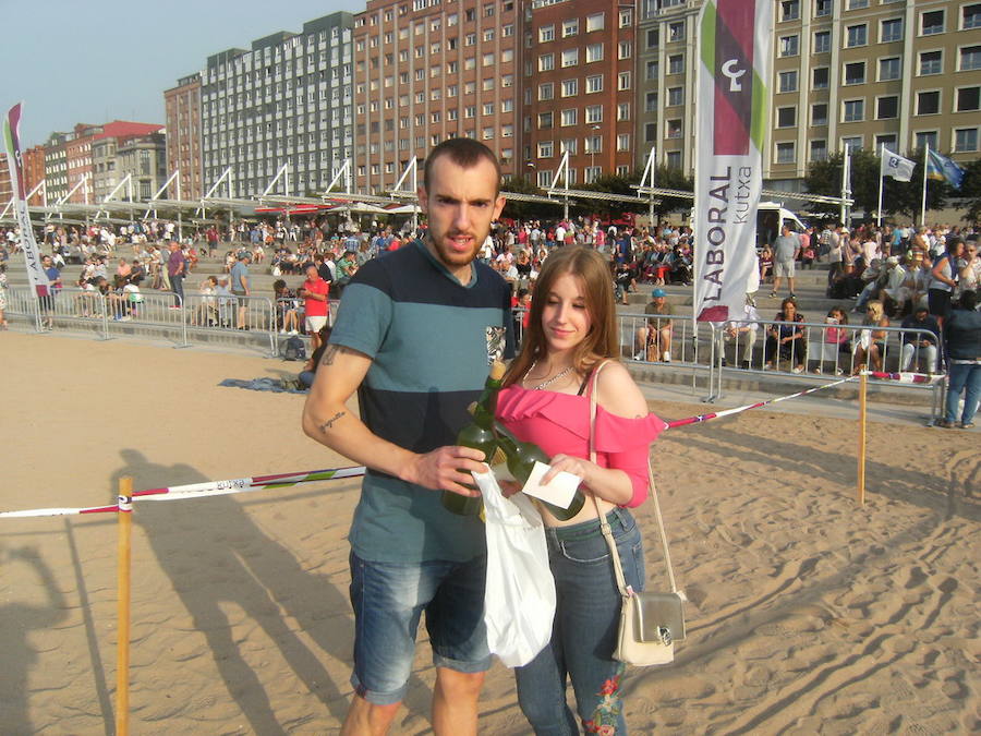 ¿Estuviste en el récord de escanciado simultáneo de 2017? ¡Búscate! (5)