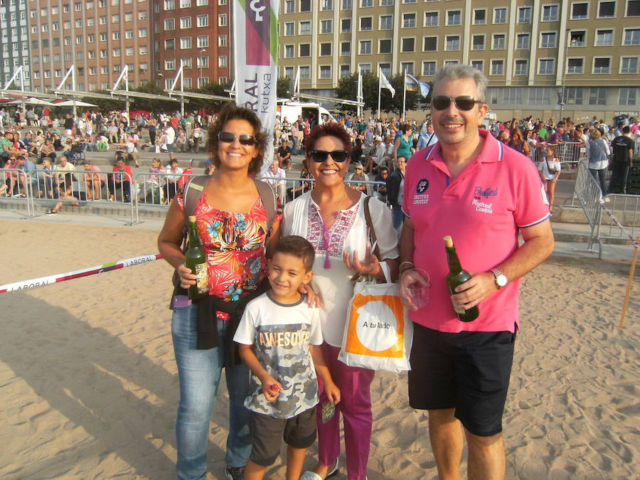 ¿Estuviste en el récord de escanciado simultáneo de 2017? ¡Búscate! (5)