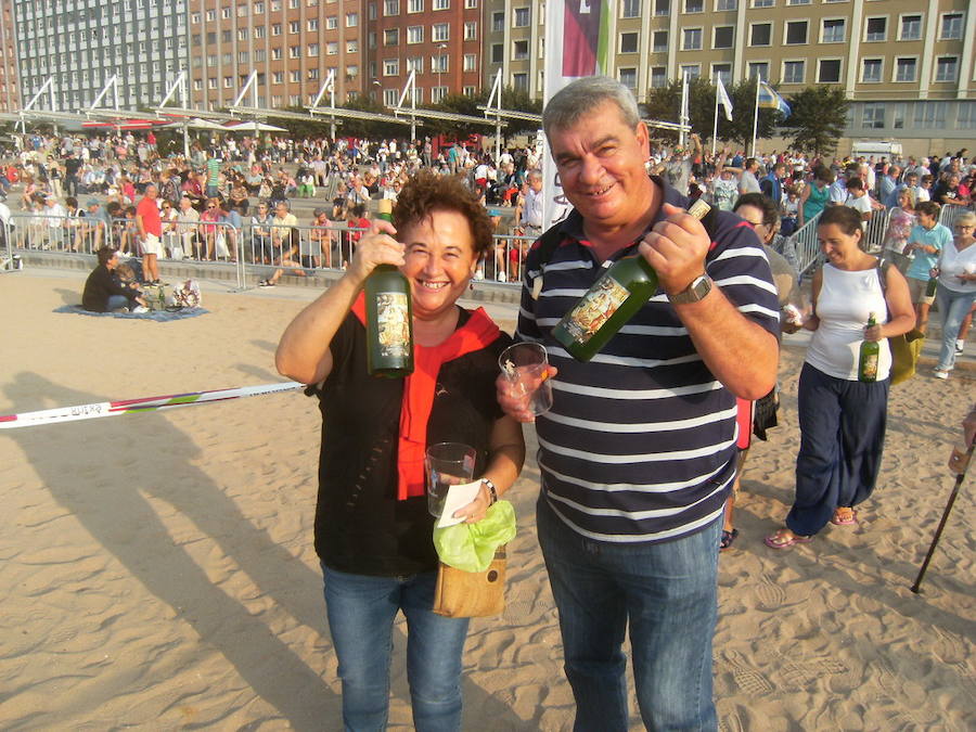 ¿Estuviste en el récord de escanciado simultáneo de 2017? ¡Búscate! (5)