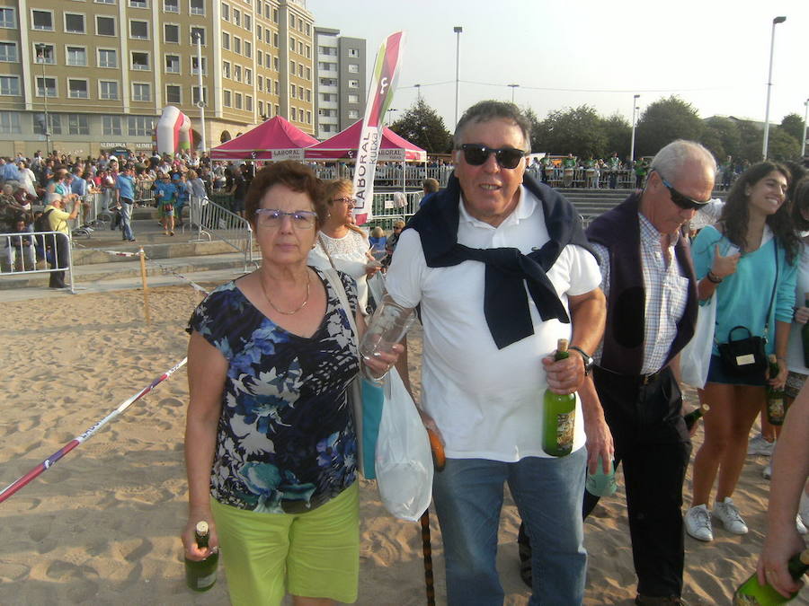 ¿Estuviste en el récord de escanciado simultáneo de 2017? ¡Búscate! (5)