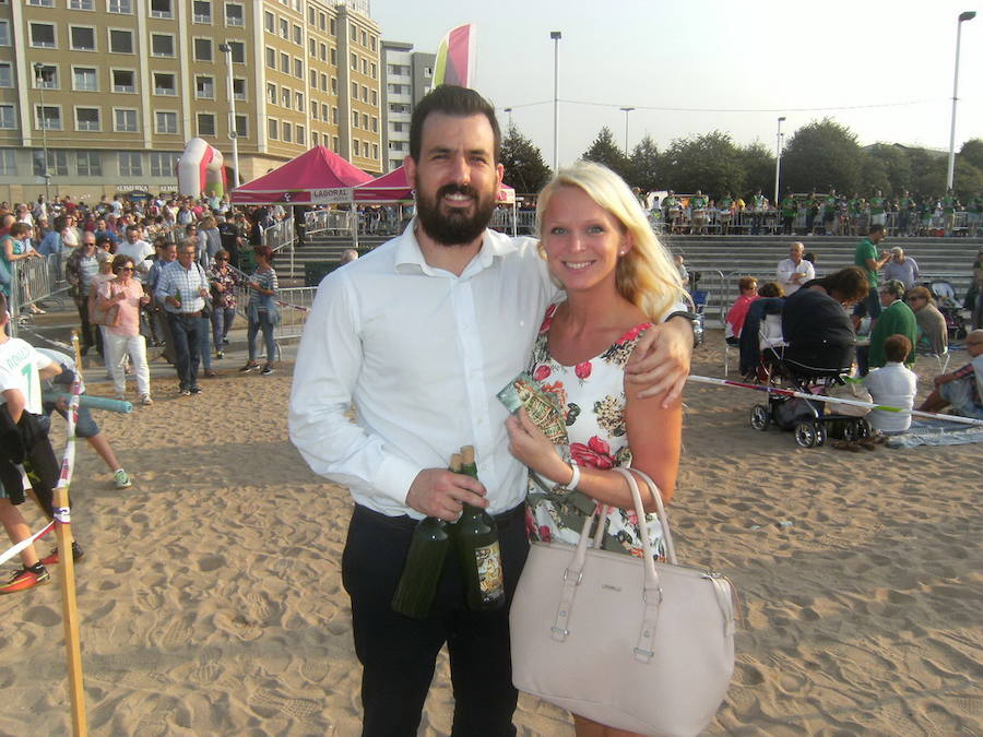 ¿Estuviste en el récord de escanciado simultáneo de 2017? ¡Búscate! (5)