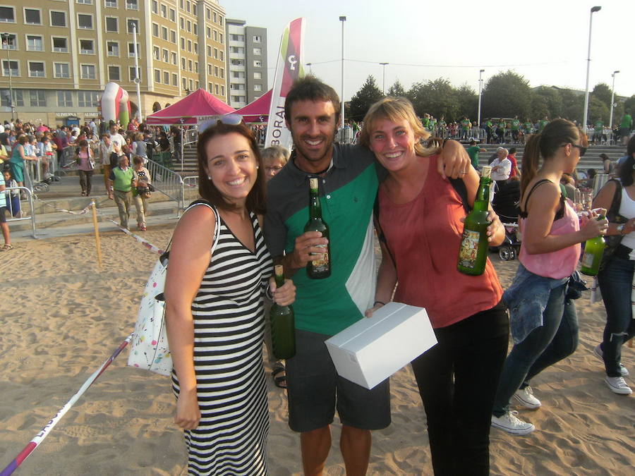 ¿Estuviste en el récord de escanciado simultáneo de 2017? ¡Búscate! (5)