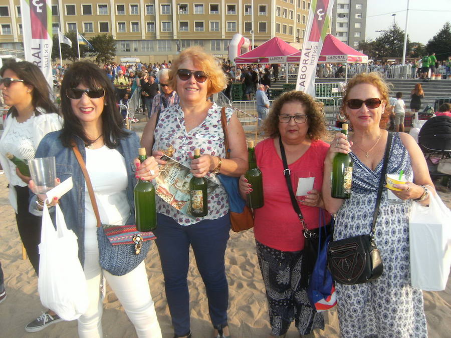 ¿Estuviste en el récord de escanciado simultáneo de 2017? ¡Búscate! (5)