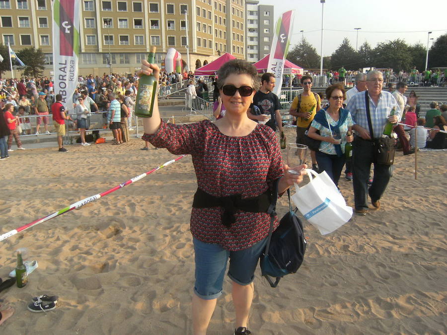 ¿Estuviste en el récord de escanciado simultáneo de 2017? ¡Búscate! (5)