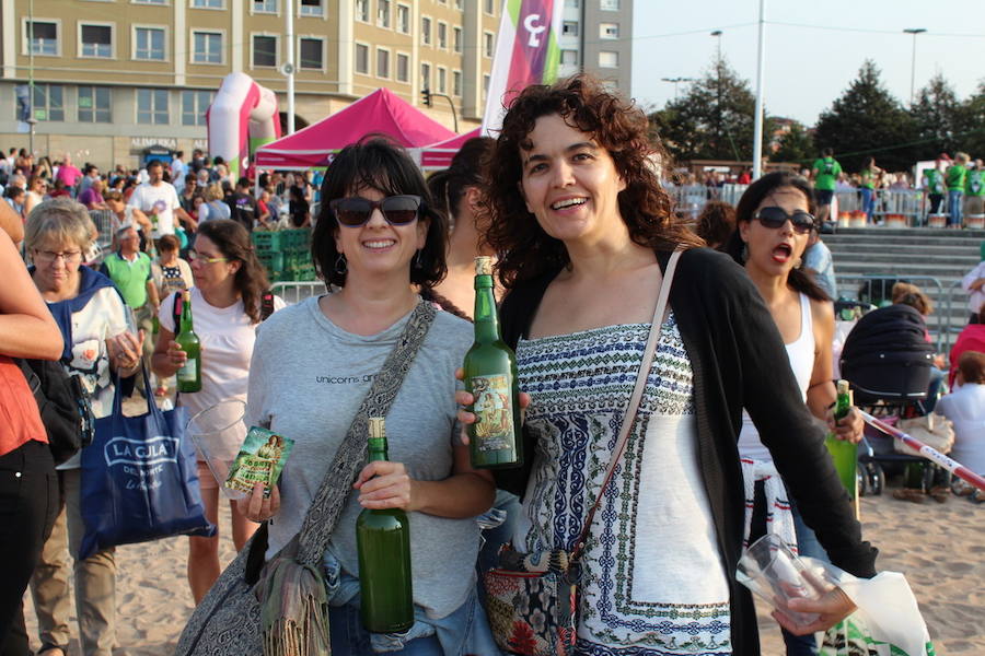 ¿Estuviste en el récord de escanciado simultáneo de 2017? ¡Búscate! (4)