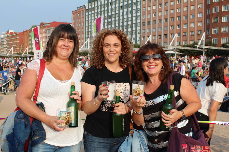 ¿Estuviste en el récord de escanciado simultáneo de 2017? ¡Búscate! (4)