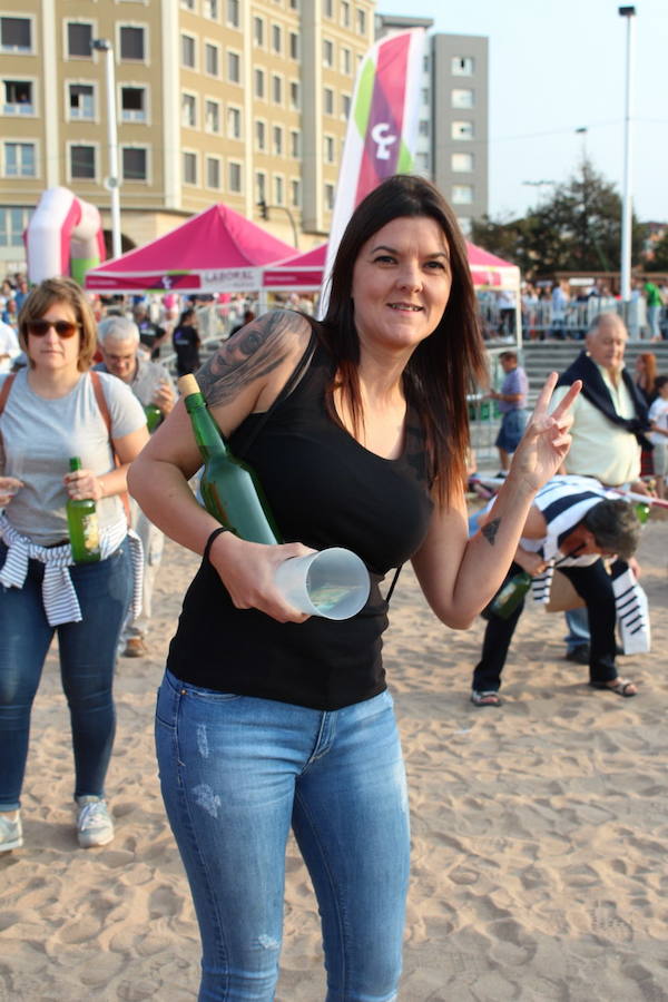 ¿Estuviste en el récord de escanciado simultáneo de 2017? ¡Búscate! (4)