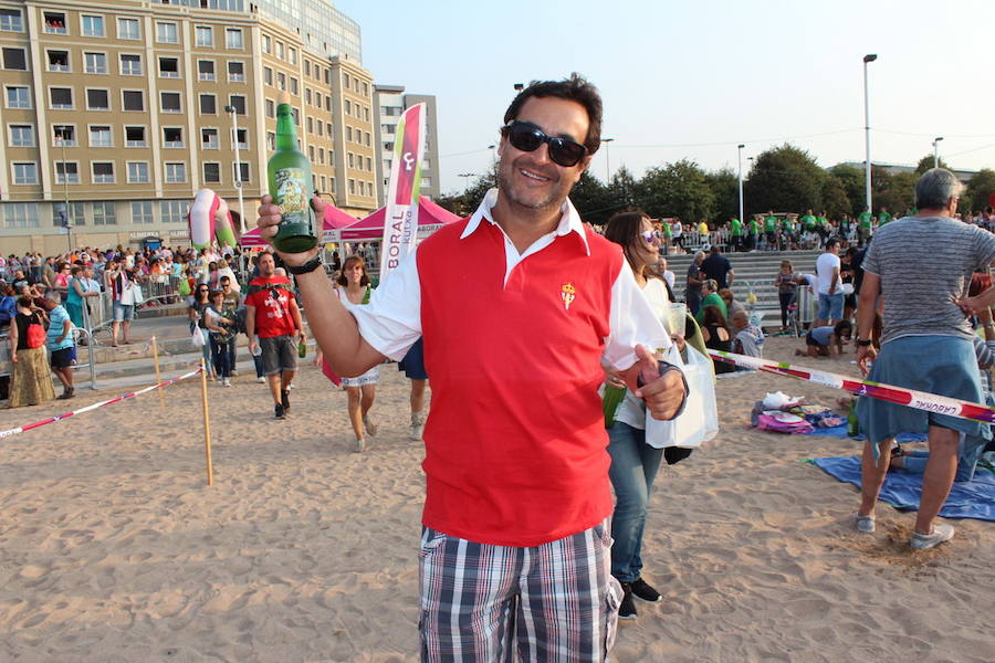 ¿Estuviste en el récord de escanciado simultáneo de 2017? ¡Búscate! (4)