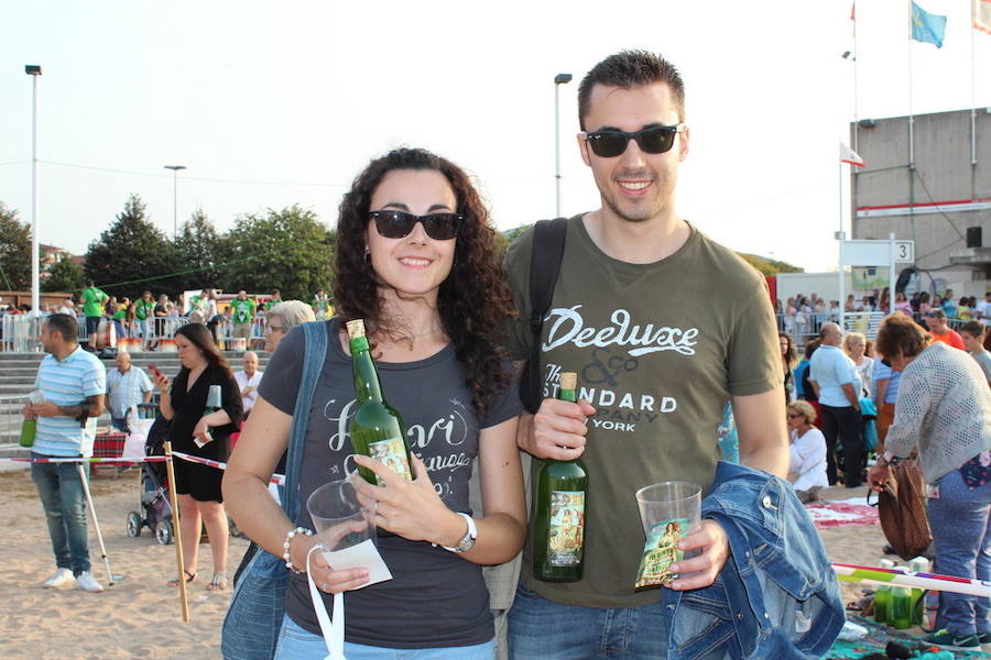 ¿Estuviste en el récord de escanciado simultáneo de 2017? ¡Búscate! (4)