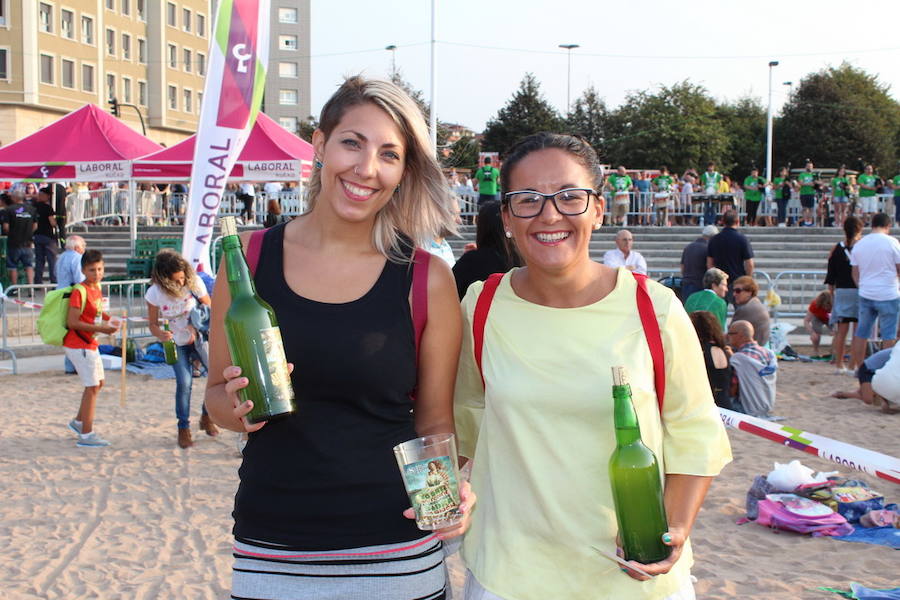 ¿Estuviste en el récord de escanciado simultáneo de 2017? ¡Búscate! (4)