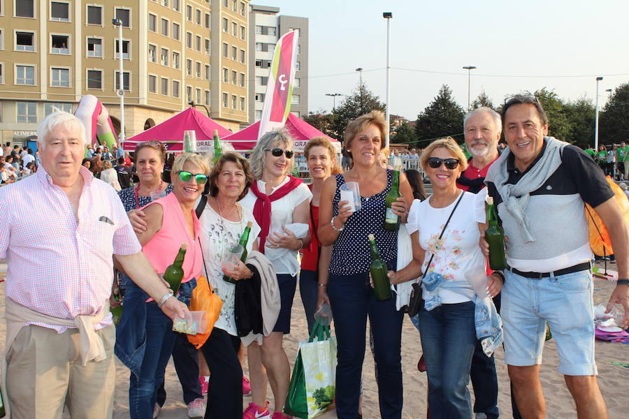 ¿Estuviste en el récord de escanciado simultáneo de 2017? ¡Búscate! (4)