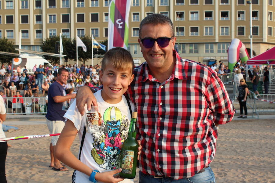 ¿Estuviste en el récord de escanciado simultáneo de 2017? ¡Búscate! (4)