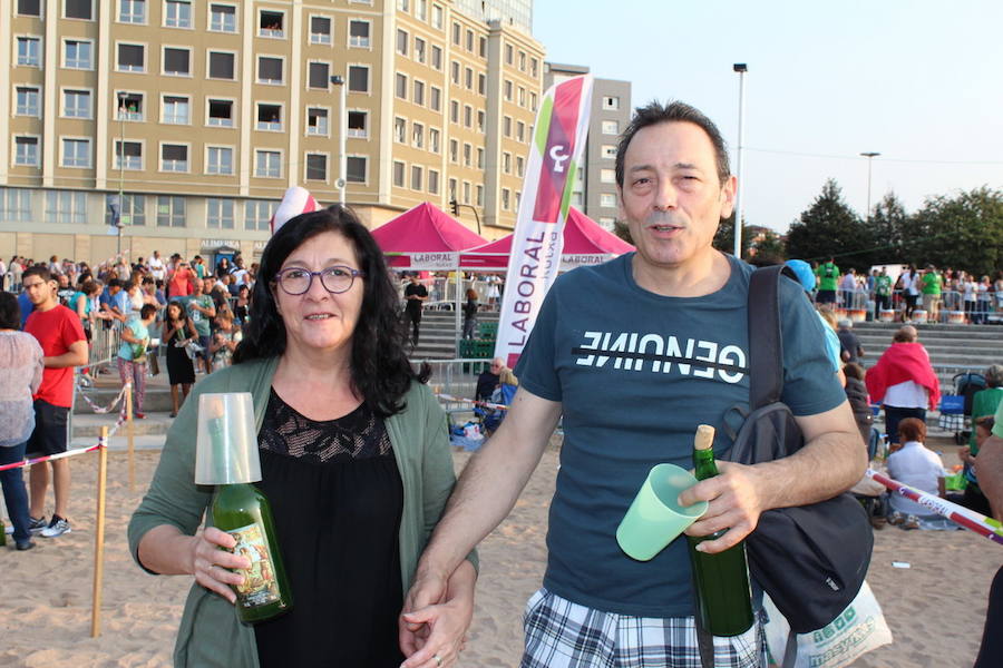 ¿Estuviste en el récord de escanciado simultáneo de 2017? ¡Búscate! (4)