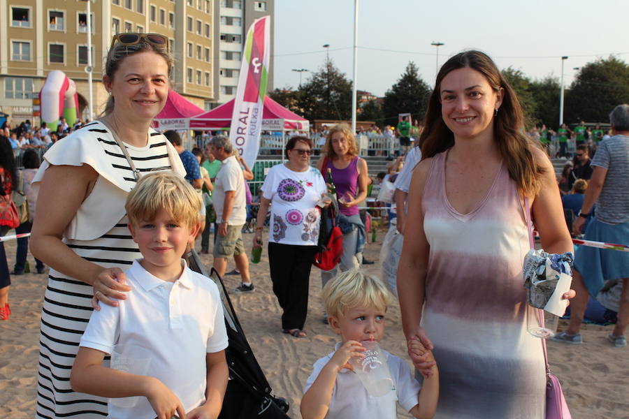 ¿Estuviste en el récord de escanciado simultáneo de 2017? ¡Búscate! (4)