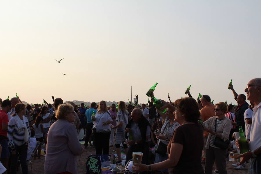 ¿Estuviste en el récord de escanciado simultáneo de 2017? ¡Búscate! (4)