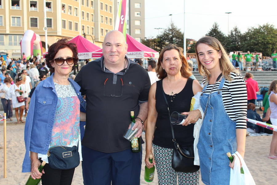 ¿Estuviste en el récord de escanciado simultáneo de 2017? ¡Búscate! (4)