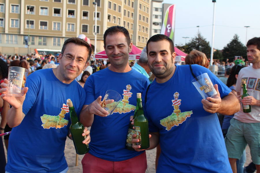 ¿Estuviste en el récord de escanciado simultáneo de 2017? ¡Búscate! (4)