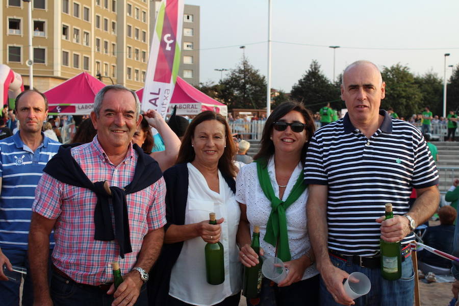 ¿Estuviste en el récord de escanciado simultáneo de 2017? ¡Búscate! (4)