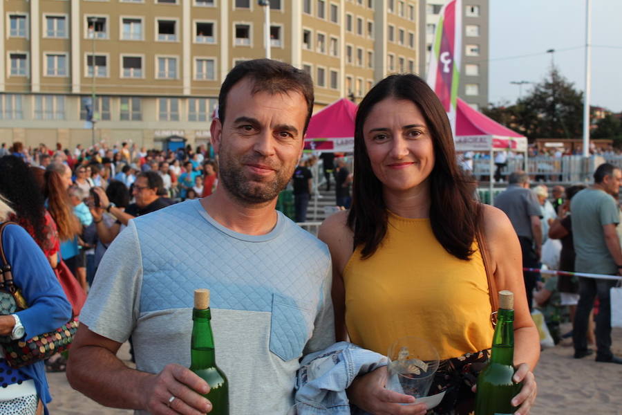 ¿Estuviste en el récord de escanciado simultáneo de 2017? ¡Búscate! (4)