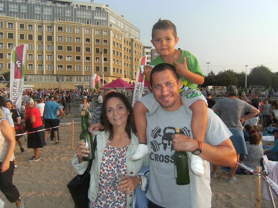 ¿Estuviste en el récord de escanciado simultáneo de 2017? ¡Búscate! (6)