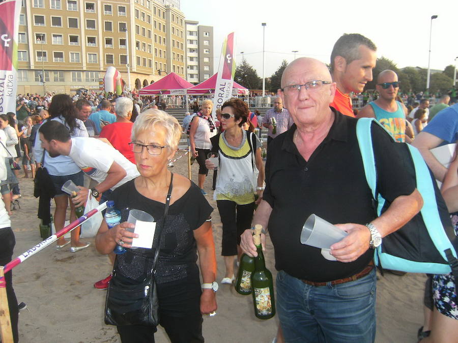 ¿Estuviste en el récord de escanciado simultáneo de 2017? ¡Búscate! (6)