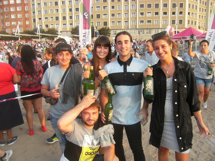 ¿Estuviste en el récord de escanciado simultáneo de 2017? ¡Búscate! (6)