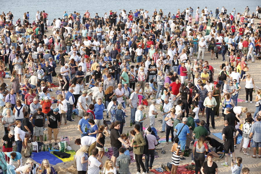 ¿Estuviste en el récord de escanciado simultáneo de 2017? ¡Búscate! (6)