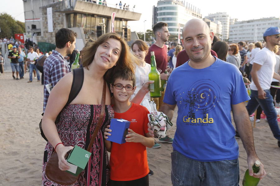 ¿Estuviste en el récord de escanciado simultáneo de 2017? ¡Búscate! (6)