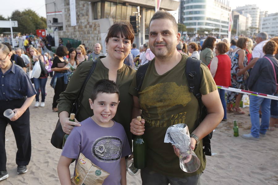 ¿Estuviste en el récord de escanciado simultáneo de 2017? ¡Búscate! (6)