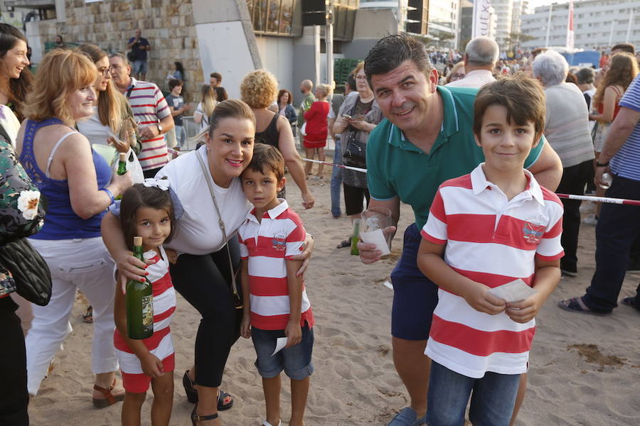 ¿Estuviste en el récord de escanciado simultáneo de 2017? ¡Búscate! (6)