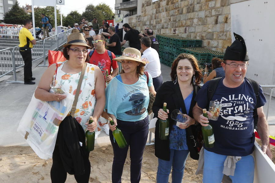 ¿Estuviste en el récord de escanciado simultáneo de 2017? ¡Búscate! (7)