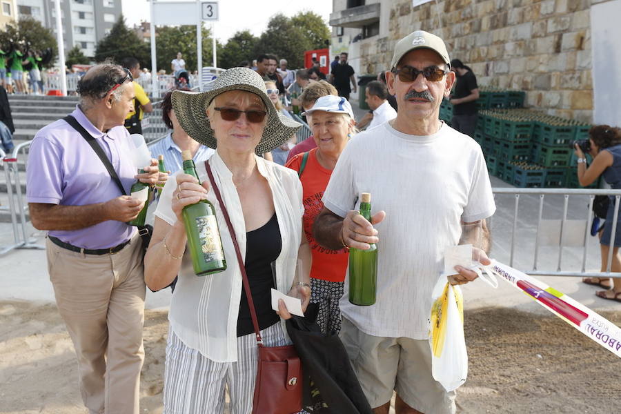 ¿Estuviste en el récord de escanciado simultáneo de 2017? ¡Búscate! (7)