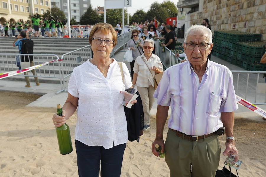 ¿Estuviste en el récord de escanciado simultáneo de 2017? ¡Búscate! (7)