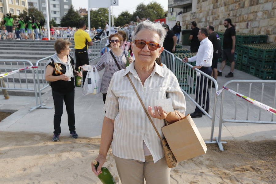 ¿Estuviste en el récord de escanciado simultáneo de 2017? ¡Búscate! (7)