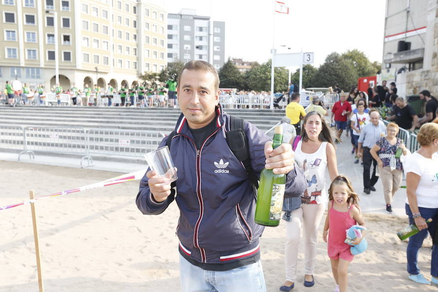 ¿Estuviste en el récord de escanciado simultáneo de 2017? ¡Búscate! (7)