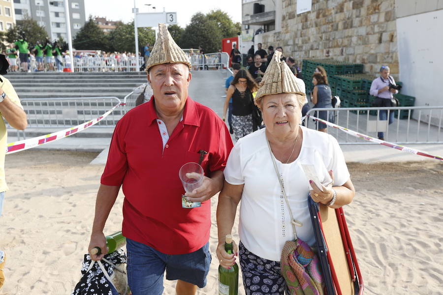 ¿Estuviste en el récord de escanciado simultáneo de 2017? ¡Búscate! (7)