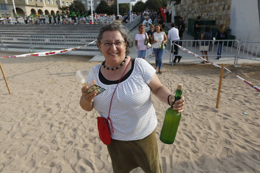 ¿Estuviste en el récord de escanciado simultáneo de 2017? ¡Búscate! (7)