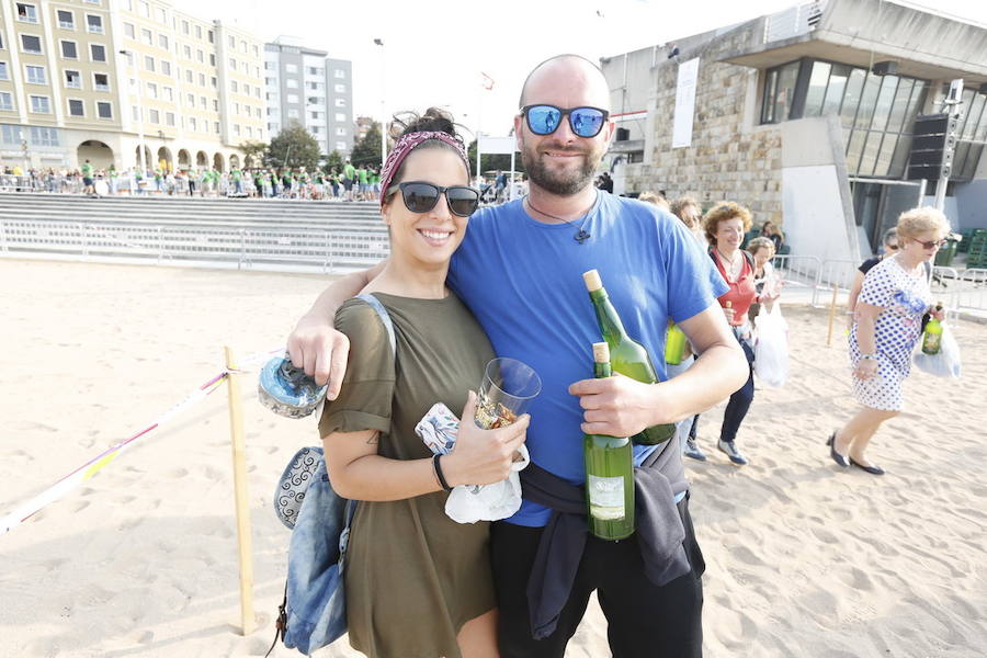 ¿Estuviste en el récord de escanciado simultáneo de 2017? ¡Búscate! (7)